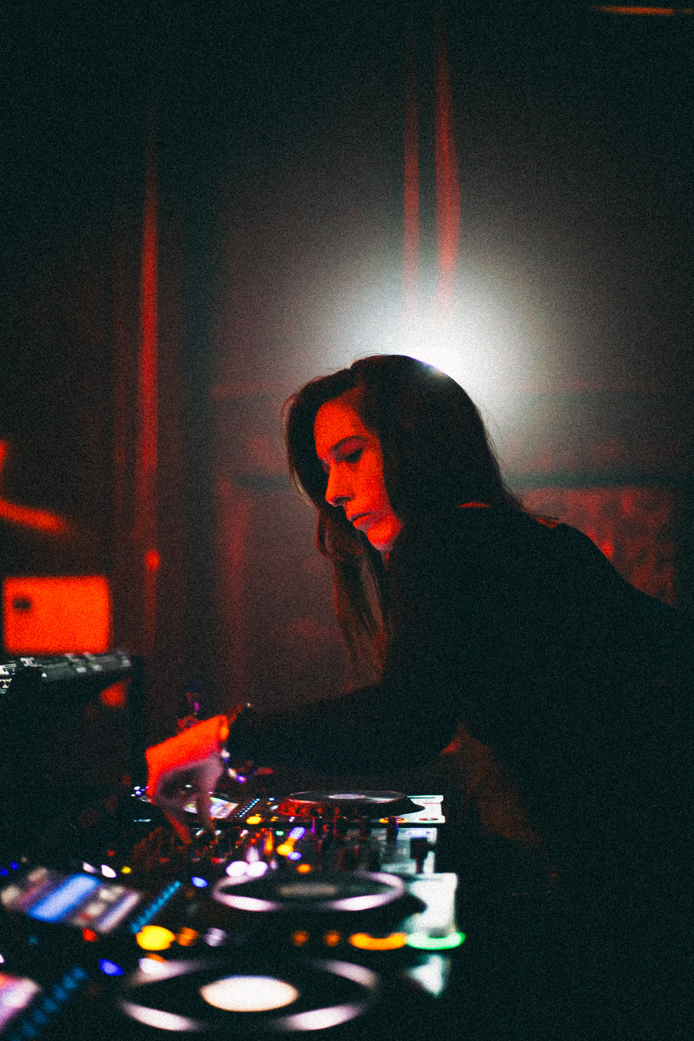 Ninon side-lit at the mixer, concentrating on a transition